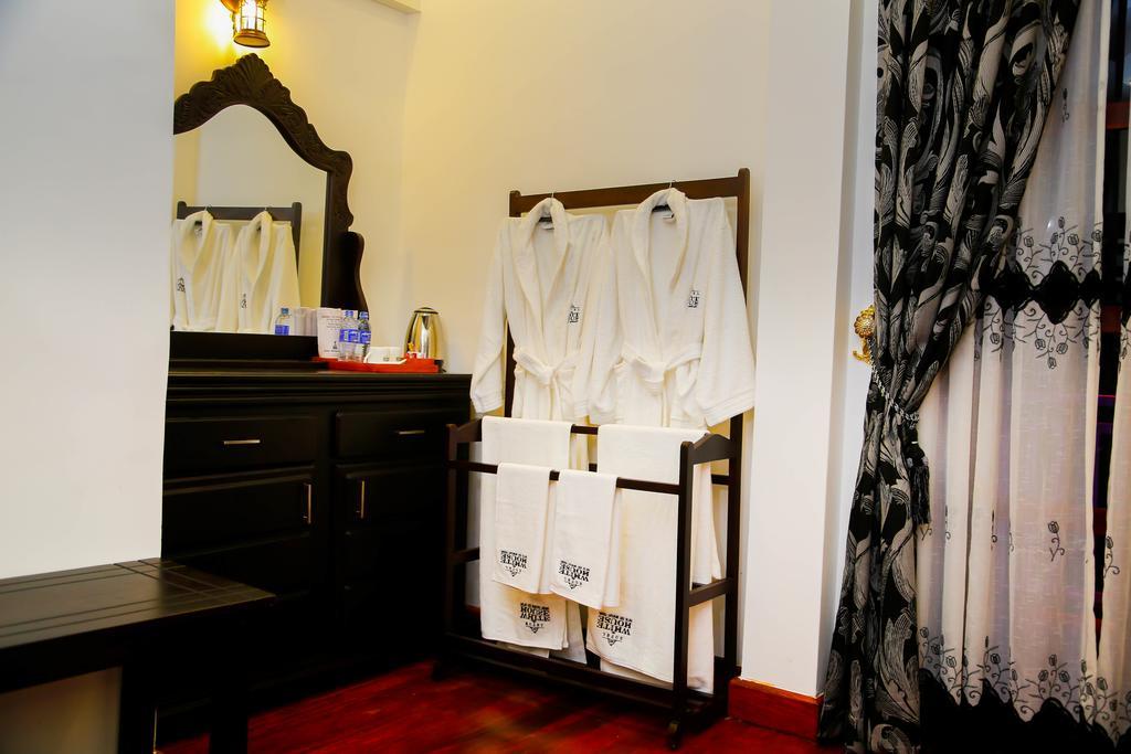 Hotel White House Anuradhapura Exterior foto