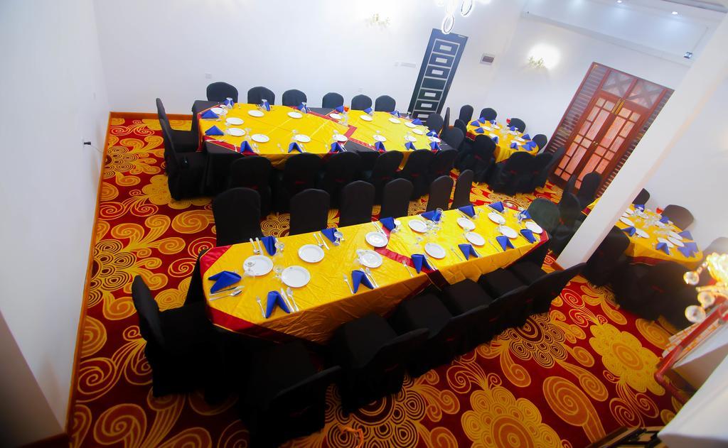 Hotel White House Anuradhapura Exterior foto