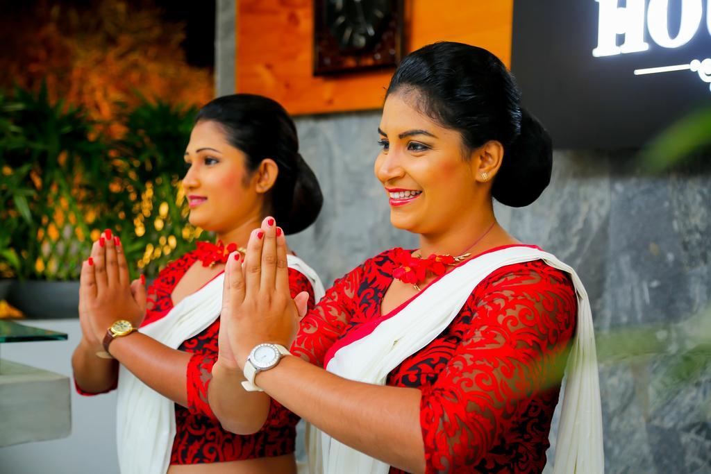Hotel White House Anuradhapura Exterior foto